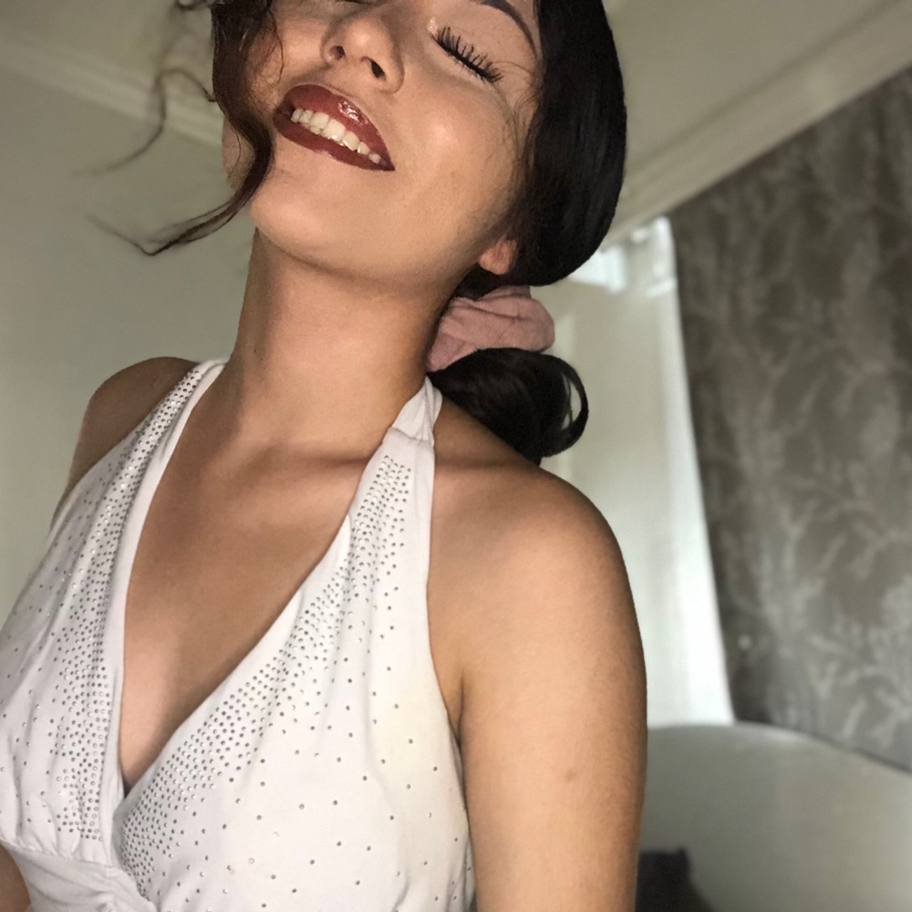 Meet your Posher, Yesenia